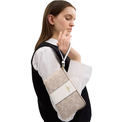 Wristlet coach